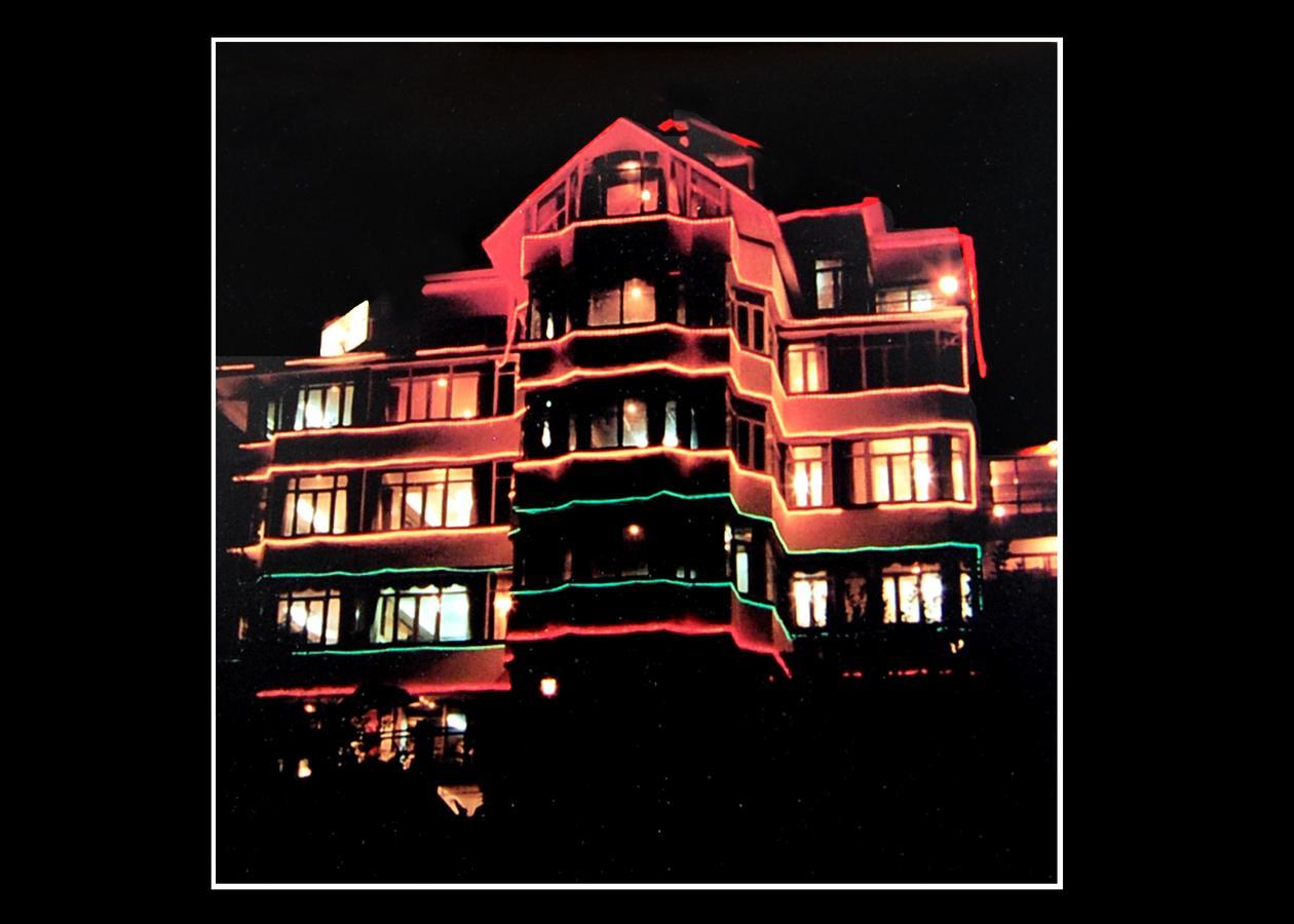 Hotel Out Town Manāli エクステリア 写真